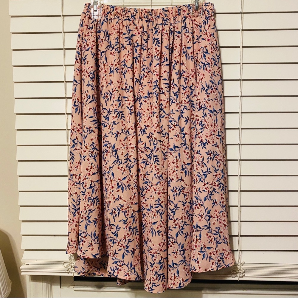 Pink flowery skirt with stretch waist